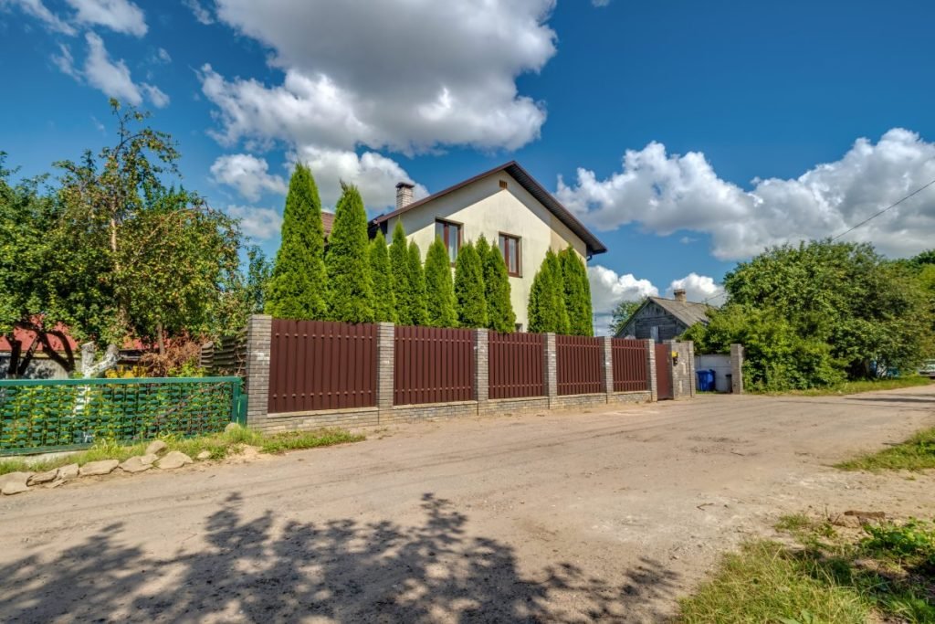 Najčastejšie otázky a odpovede k pozemkom, ktoré si dávajú majitelia domov